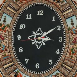 ساعت دیواری خاتمکاری طرح اسب و شکار در قاب بیضی