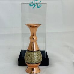 گلدان خاتمکاری 16 سانتی با پایه مسی؛ محافظتشده در پلکسی کریستالی