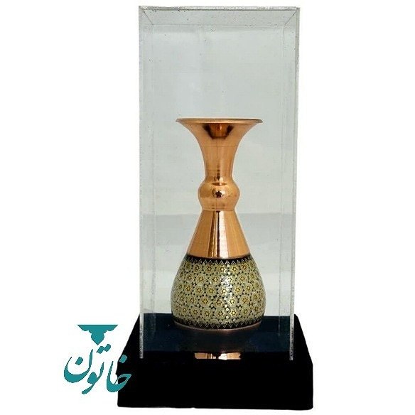 گلدان خاتمکاری 16 سانتی با پایه مسی؛ محافظتشده در پلکسی کریستالی